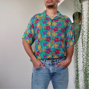 Men’s hibiscus Hawaiian print shirt